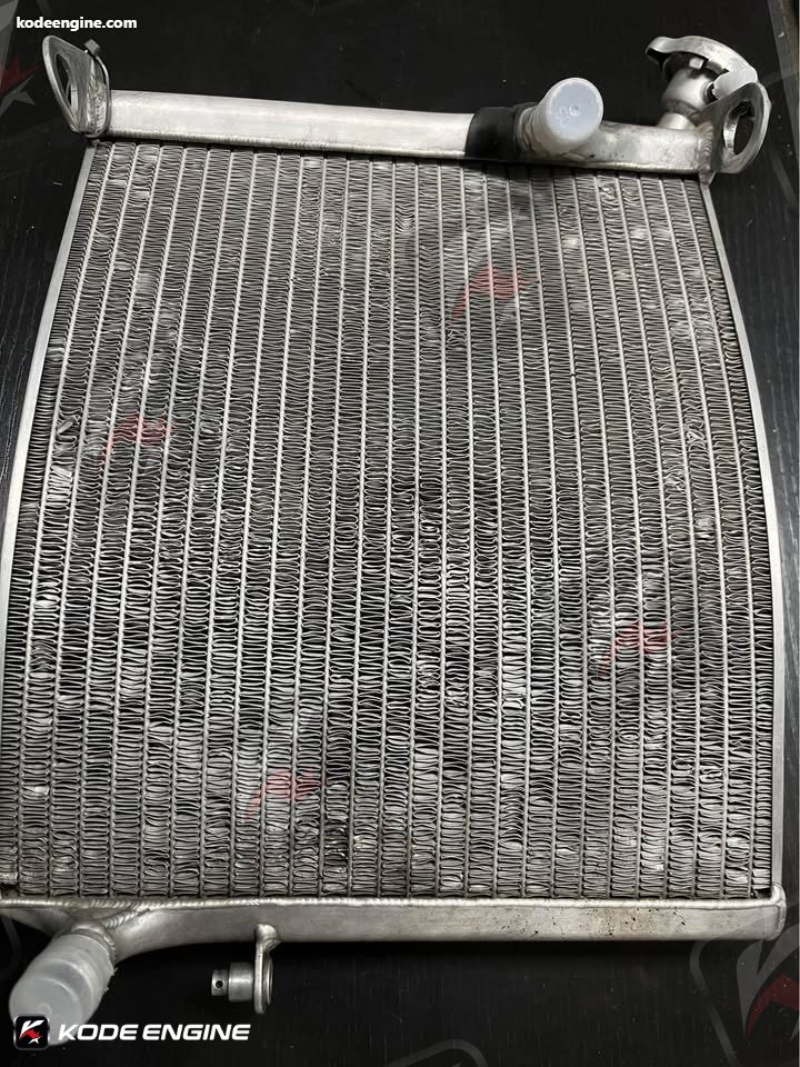 Aprilia RSW 125 radiator (Used) image 3